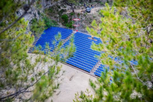 Tribunes