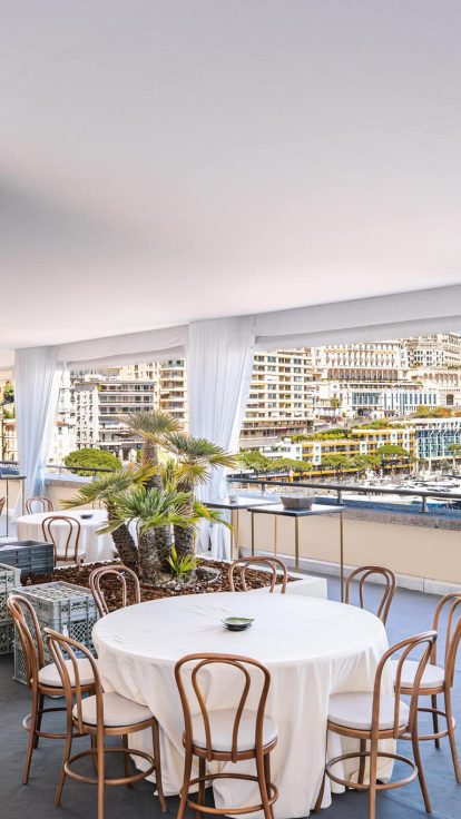 Création d’un espace réceptif sur un rooftop à l’occasion du GP Historique 2026