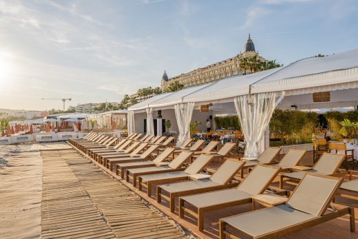 Tente arquée sur la plage Vilebrequin à Cannes à l&#8217;occasion du Festival de Cannes