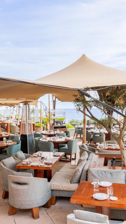 Tente stretch sur la terrasse du Zuma restaurant à Cannes à l’occasion du Festival de Cannes