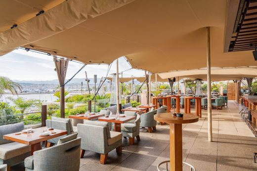 Tente stretch sur la terrasse du Zuma restaurant à Cannes à l’occasion du Festival de Cannes