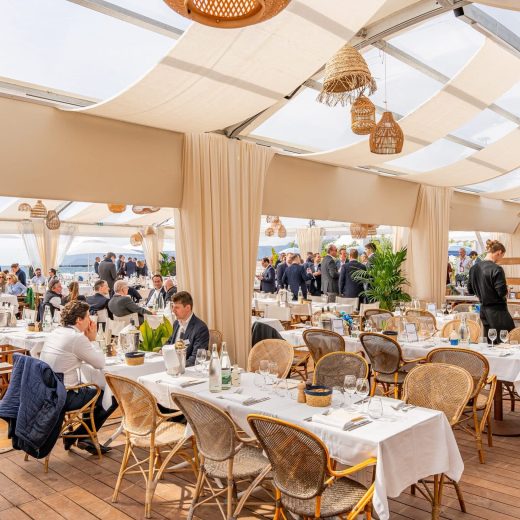 Événements d’entreprise et séminaires à Monaco, Nice, Cannes, Saint-Tropez : structures couvertes et logistique sur mesure
