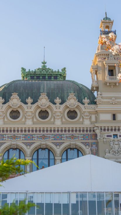 Montage du Monaco Scor Lounge au casino de Monte-Carlo