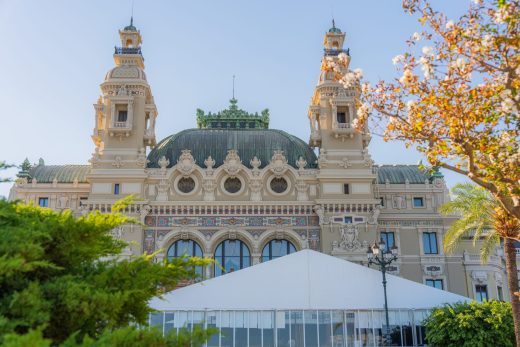 Montage du Monaco Scor Lounge au casino de Monte-Carlo