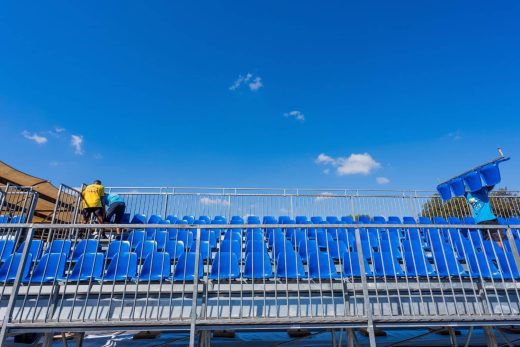 Montage des tribunes du French Riviera Open à l&#8217;academy Mouratoglou